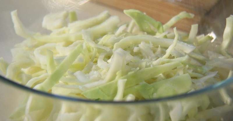Вьетнамский салат с курицей и арахисом