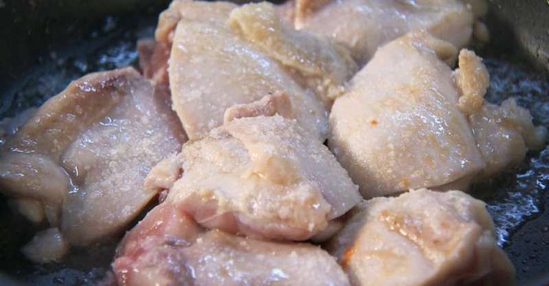 Вьетнамский салат с курицей и арахисом