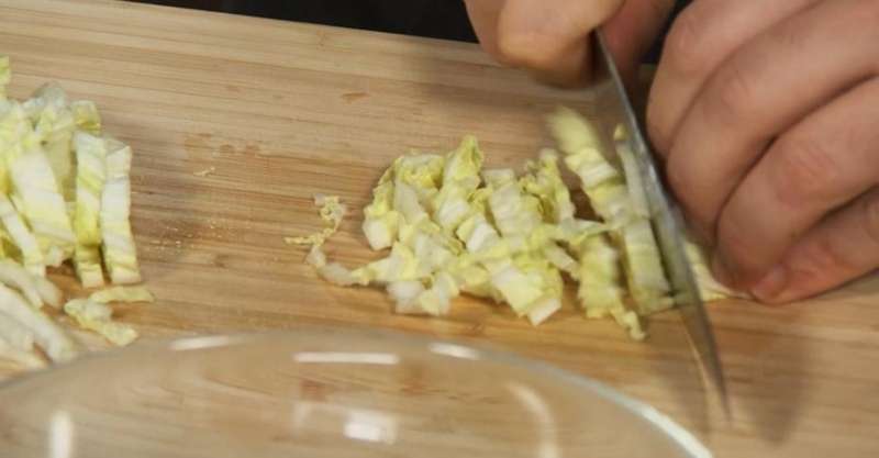 Салат с азиатским соусом